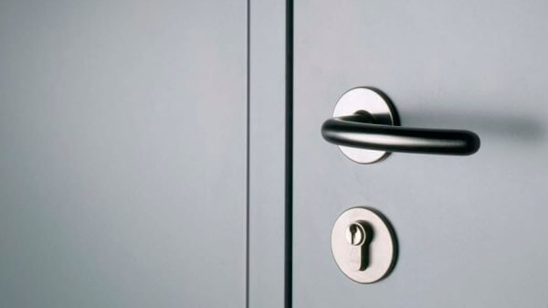 Вскрытие металлических дверей в Отрадном