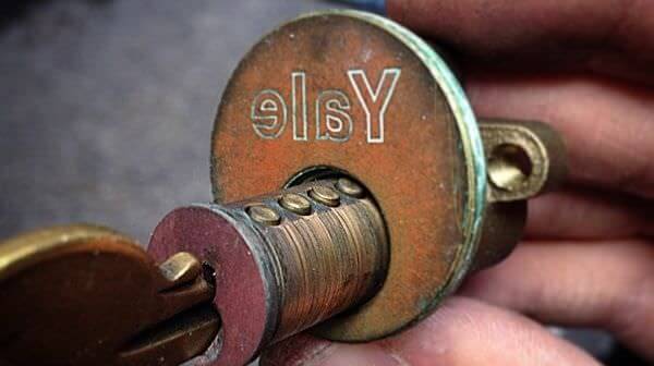 Срочная замена замков в Отрадном